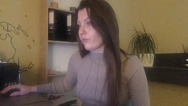 Snapshot of DollyRoma chatting on November 2025 09:31:01 AM DollyRoma online show from November 2025 09:31:01 AM