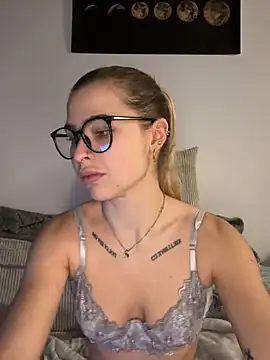 Snapshot of AlyssaSchwarz chatting on December 2025 07:07:02 PM AlyssaSchwarz online show from December 2025 07:07:02 PM