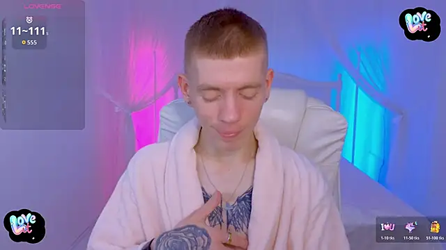 Snapshot of Cristian__Dior chatting on December 2025 07:32:01 PM Cristian Dior online show from December 2025 07:32:01 PM