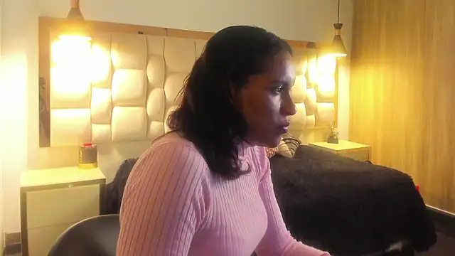 Snapshot of HalimaAhmed chatting on October 2025 11:39:02 PM HalimaAhmed online show from October 2025 11:39:02 PM