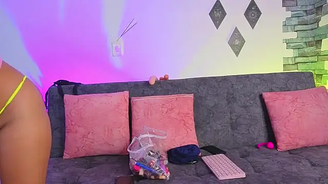 kasandraandsilvii online show from December 2025 02:00:01 PM