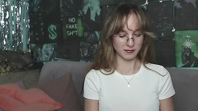 Snapshot of AlishaKellyi chatting on October 2025 05:53:02 AM AlishaKellyi online show from October 2025 05:53:02 AM