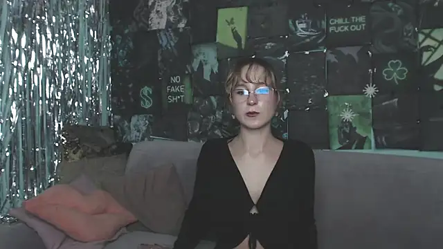 Snapshot of AlishaKellyi chatting on November 2025 02:08:02 PM AlishaKellyi online show from November 2025 02:08:02 PM