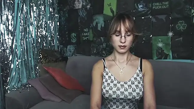 Snapshot of AlishaKellyi chatting on November 2025 05:39:02 AM AlishaKellyi online show from November 2025 05:39:02 AM