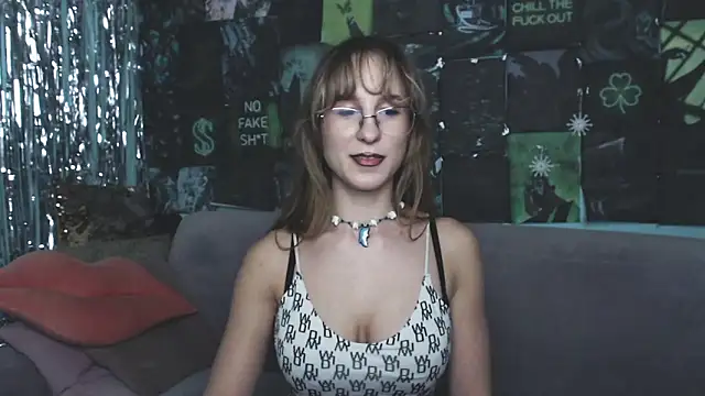 Snapshot of AlishaKellyi chatting on November 2025 02:13:01 PM AlishaKellyi online show from November 2025 02:13:01 PM