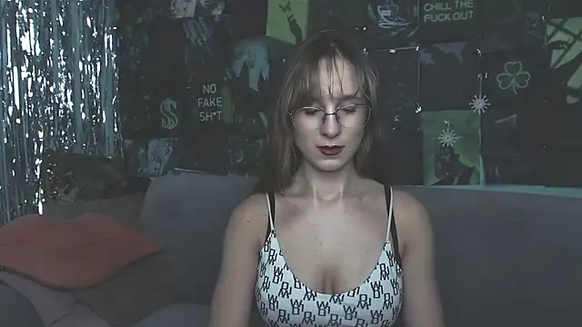 Snapshot of AlishaKellyi chatting on November 2025 05:35:01 AM AlishaKellyi online show from November 2025 05:35:01 AM