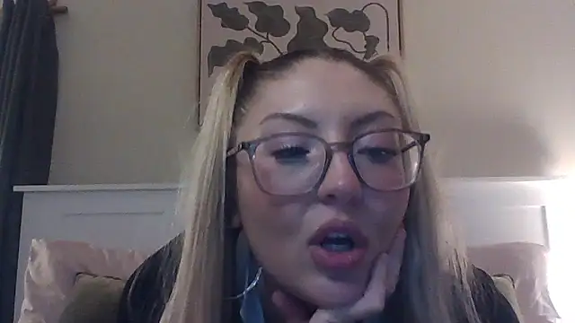 Snapshot of assstrogirl chatting on November 2025 05:17:01 AM assstrogirl online show from November 2025 05:17:01 AM