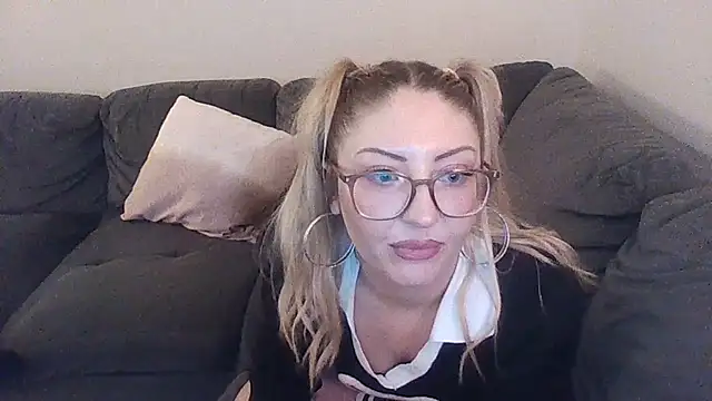 Snapshot of assstrogirl chatting on November 2025 05:22:01 PM assstrogirl online show from November 2025 05:22:01 PM