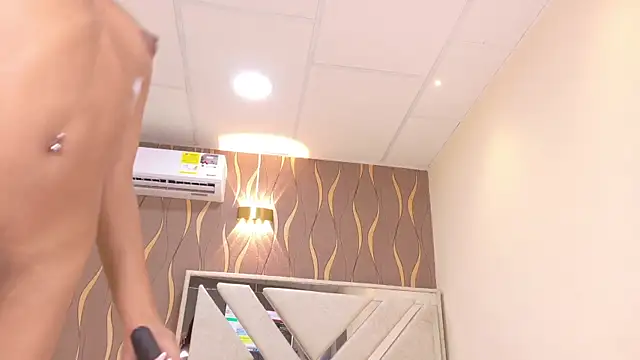 iam nicolle online show from April 2026 12:43:02 PM