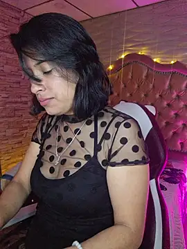 Snapshot of Roxanne_Han chatting on November 2025 11:54:01 AM Roxanne Han online show from November 2025 11:54:01 AM