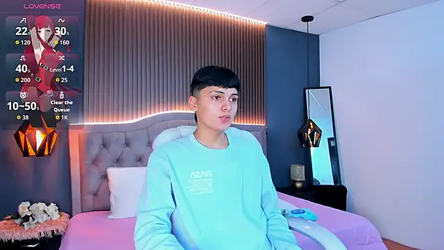 Maxii18  online show from October 2025 06:42:01 PM