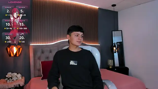 Maxii18  online show from November 2025 07:02:02 PM