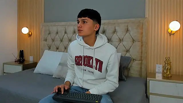 Maxii18  online show from January 2026 02:48:01 AM