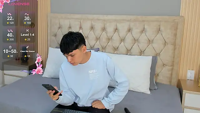 Maxii18  online show from January 2026 02:59:02 AM