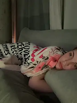 Snapshot of elliepixie chatting on March 2026 05:42:01 AM elliepixie online show from March 2026 05:42:01 AM