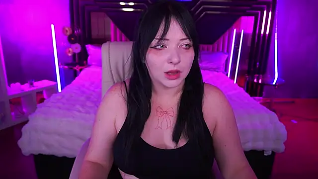 Snapshot of SweetLiluu chatting on October 2025 07:45:02 AM SweetLiluu online show from October 2025 07:45:02 AM