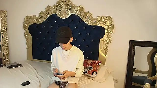 Snapshot of Sebastian_Reed chatting on October 2025 04:36:01 AM Sebastian Reed online show from October 2025 04:36:01 AM