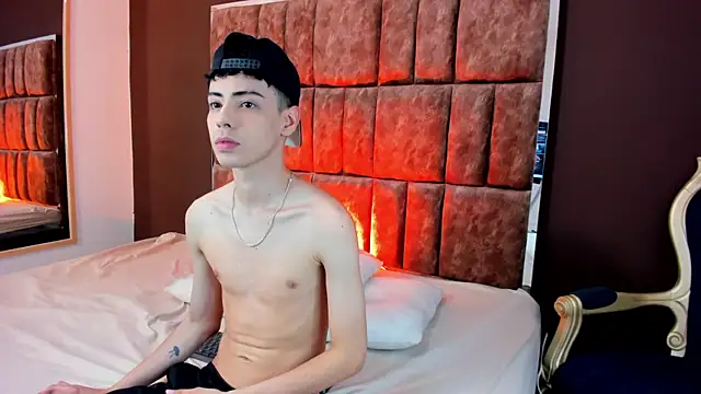 Snapshot of Sebastian_Reed chatting on November 2025 04:33:02 AM Sebastian Reed online show from November 2025 04:33:02 AM