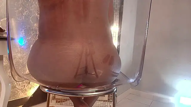 NaomiQueents online show from November 2025 01:46:01 PM