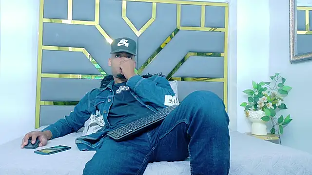 Snapshot of Neytanmalcon chatting on November 2025 09:02:01 PM Neytanmalcon online show from November 2025 09:02:01 PM