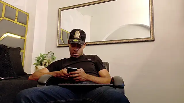 Snapshot of Neytanmalcon chatting on December 2025 08:40:01 PM Neytanmalcon online show from December 2025 08:40:01 PM