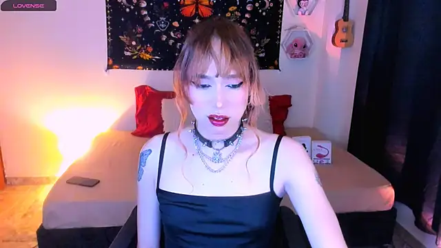 Snapshot of AdelineEsposito chatting on November 2025 01:31:01 AM AdelineEsposito online show from November 2025 01:31:01 AM