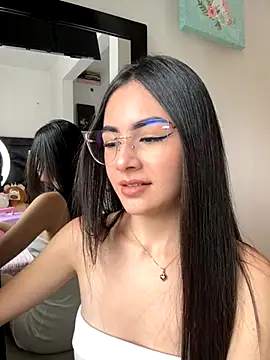 IslaCole online show from November 2025 07:24:01 PM