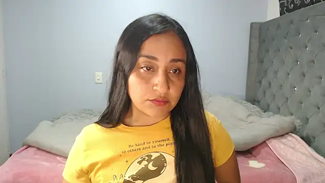 Snapshot of cute8smile chatting on November 2025 10:53:02 PM cute8smile online show from November 2025 10:53:02 PM