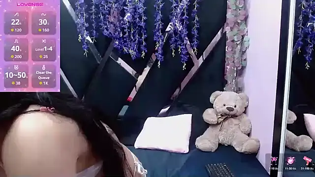 Snapshot of JulietaDiamond chatting on November 2025 07:38:01 PM JulietaDiamond online show from November 2025 07:38:01 PM