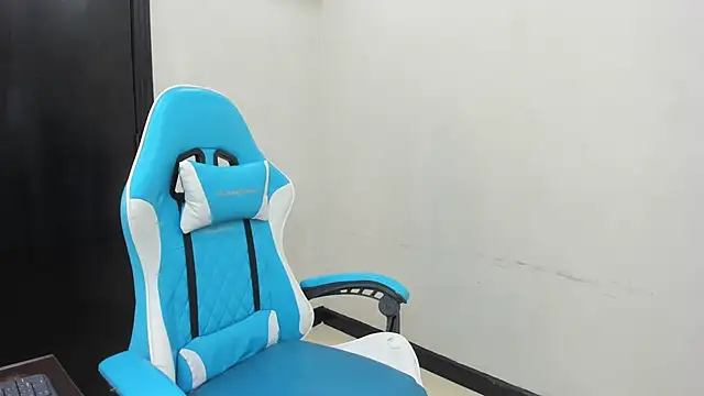 agata18  online show from November 2025 12:38:02 PM