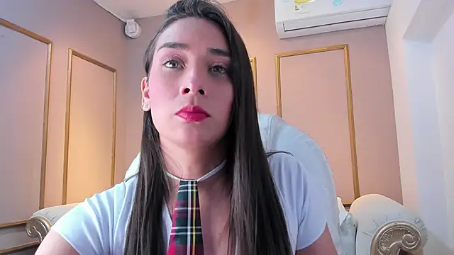 NahimiThompson online show from November 2025 07:45:02 PM