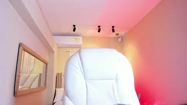 NahimiThompson online show from April 2026 07:45:02 PM