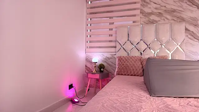 Snapshot of ellisrossi chatting on November 2025 07:05:02 PM ellisrossi online show from November 2025 07:05:02 PM