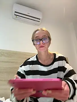 Snapshot of Lilbratofficial chatting on May 2026 05:19:01 PM Lilbratofficial online show from May 2026 05:19:01 PM