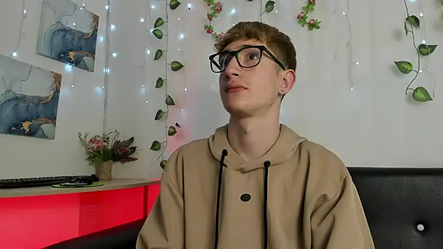 Snapshot of Erick_Taylor3 chatting on November 2025 06:07:02 PM Erick Taylor3 online show from November 2025 06:07:02 PM