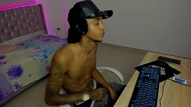 Snapshot of skinny_tatto01 chatting on October 2025 08:51:02 PM skinny tatto01 online show from October 2025 08:51:02 PM