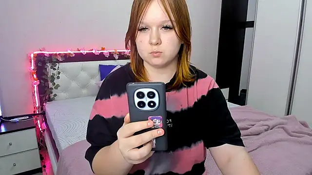 Lovly Vixen online show from November 2025 06:29:02 PM