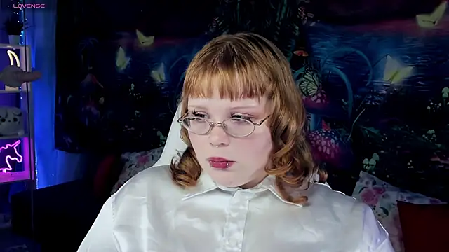 Snapshot of LottieReed chatting on December 2025 03:54:01 PM LottieReed online show from December 2025 03:54:01 PM