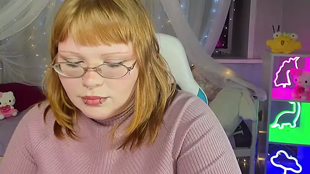 Snapshot of LottieReed chatting on December 2025 12:42:02 PM LottieReed online show from December 2025 12:42:02 PM