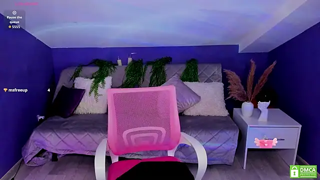 Snapshot of MadamMilly_ chatting on November 2025 06:22:01 AM MadamMilly online show from November 2025 06:22:01 AM