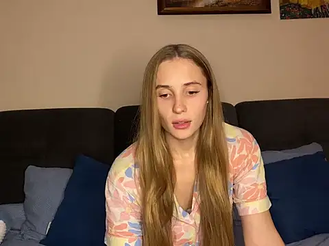 Snapshot of little-girl05 chatting on December 2025 08:07:02 PM little-girl05 online show from December 2025 08:07:02 PM