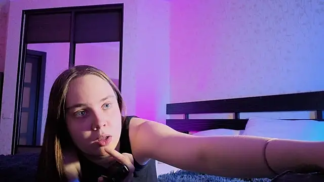 LunaDreeam online show from November 2025 04:18:02 PM