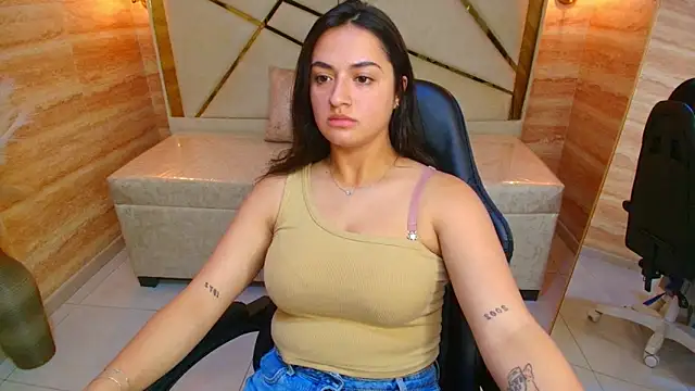 Snapshot of rachel_r_ chatting on October 2025 01:43:02 PM rachel r online show from October 2025 01:43:02 PM