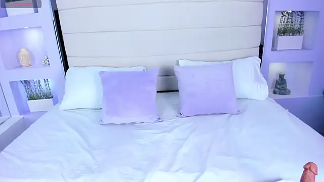 AmyColman  online show from February 2026 12:20:01 PM