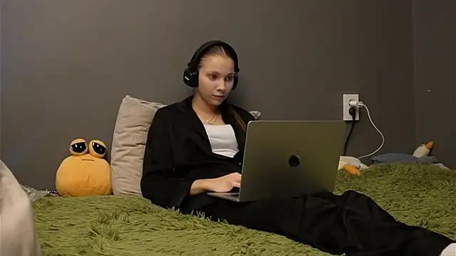 Snapshot of Softixq chatting on November 2025 03:16:01 PM Softixq online show from November 2025 03:16:01 PM