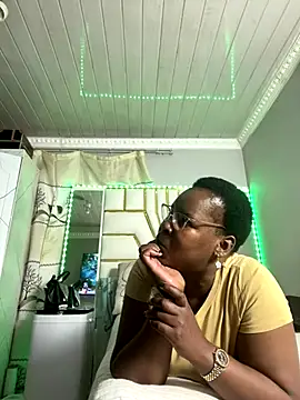 SweetCandy84 online show from November 2025 03:57:02 PM