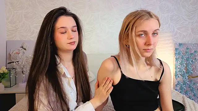 Snapshot of betweenUse chatting on December 2025 03:59:02 AM betweenUse online show from December 2025 03:59:02 AM