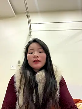 Bee Yellow00 online show from January 2026 04:37:02 AM