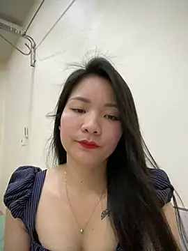 Snapshot of Bee_Yellow00 chatting on March 2026 04:25:01 AM Bee Yellow00 online show from March 2026 04:25:01 AM