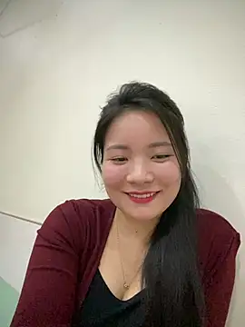 Snapshot of Bee_Yellow00 chatting on March 2026 04:40:01 AM Bee Yellow00 online show from March 2026 04:40:01 AM